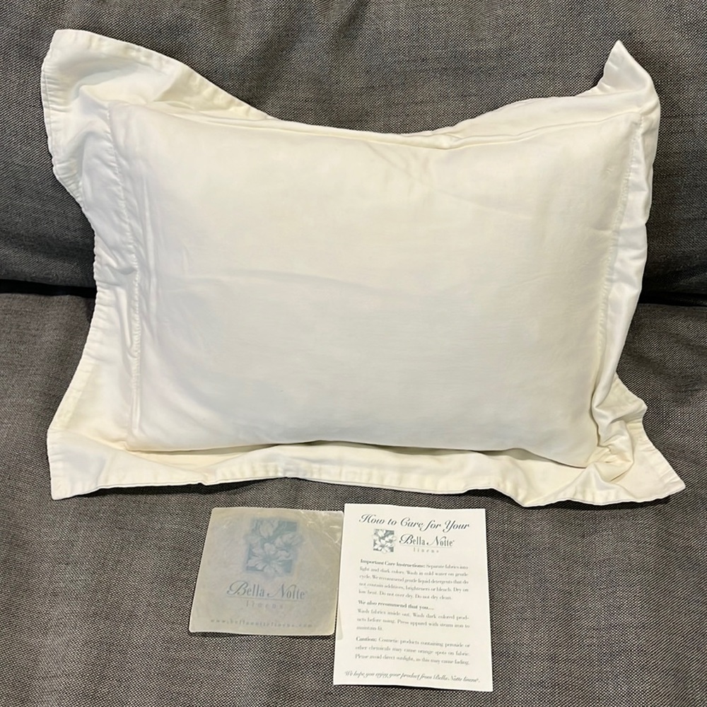 Bella Notte decorative pillow sham; color: champagne; 12x16 cotton; A+ condition